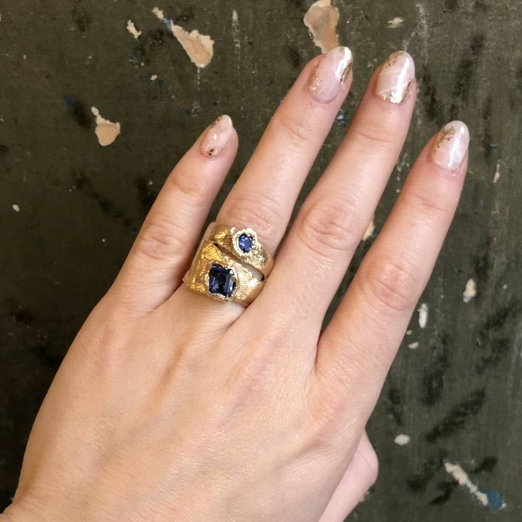 AETLA RING | ALICE WAESE INDUS RING | BLUE SAPPHIRE MOLTEN 14K GOLD STACKED RING